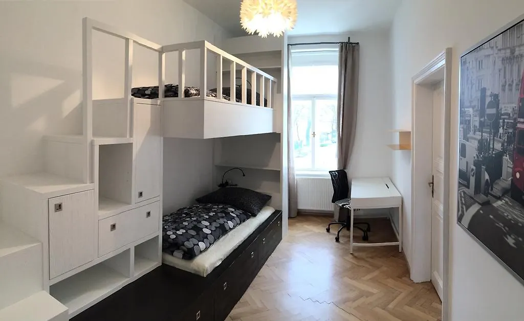 Innsbruck Saggen Large Flat 0*,