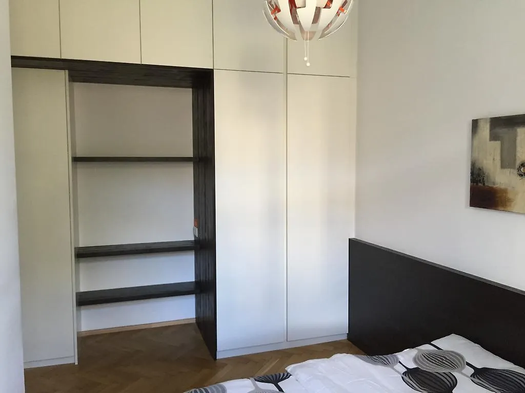 Innsbruck Saggen Large Flat